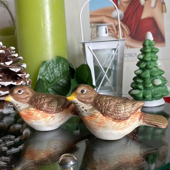 Salt & Pepper shakers - Picture 1 of 12